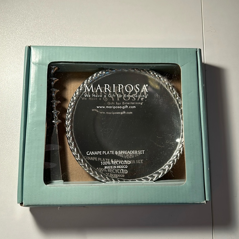Mariposa Canapé Plate and Spreader Set | small plate with matching small knife
